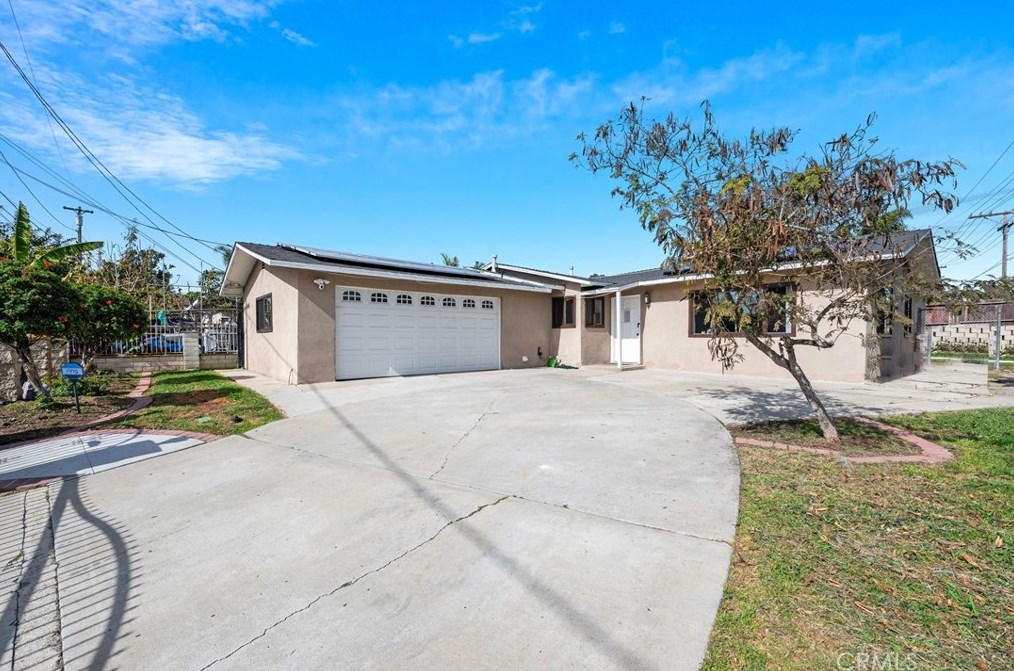 609 Spires St, Vista, CA 92083