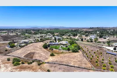 39520 Colleen Way, Temecula, CA 92592 - Photo 6