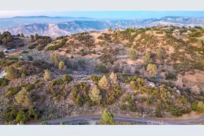 26500 Winchester Court, Tehachapi, CA 93561 - Photo 2