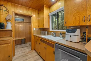 39521 Lake Dr, Big Bear Lake, CA 92315 - Photo 14