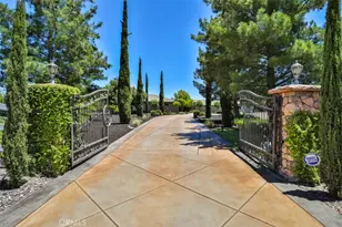 39520 Colleen Way, Temecula, CA 92592 - Photo 2