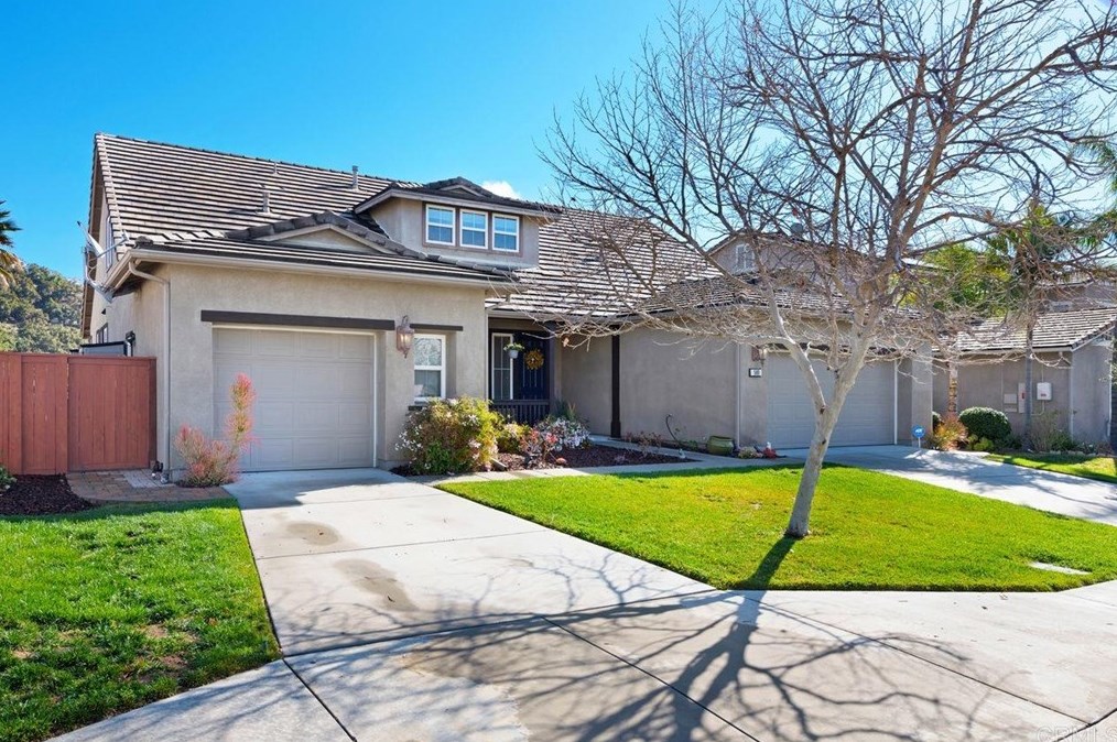 580 Hidden Trails Rd, Escondido, CA 92027-5117