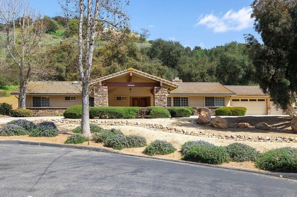 2614 Secret Lake Ln, Fallbrook, CA 92028-9453