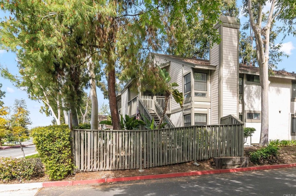 1953 Wellington Ln #8, Vista, CA 92081