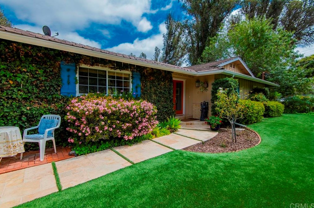1343 Macadamia Dr, Fallbrook, CA 92028-1112