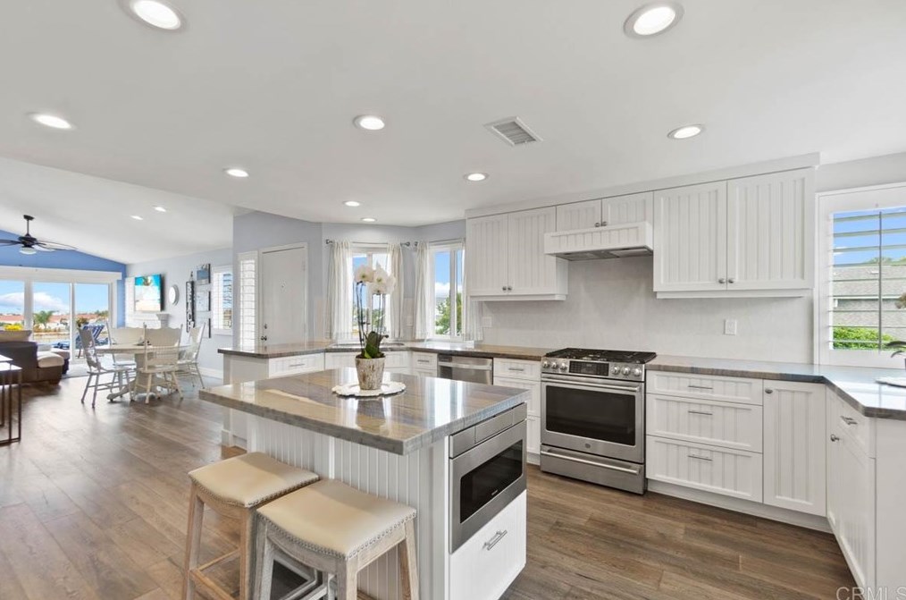 6905 Whitecap Dr, Carlsbad, CA 92011