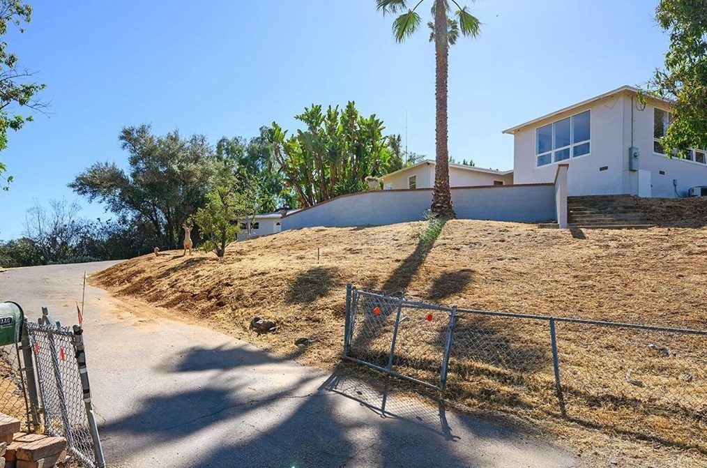 3870 Spring Dr, Spring Valley, CA 91977-1036