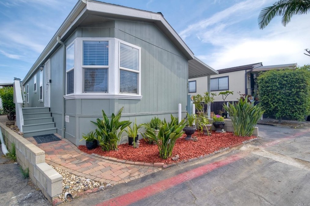 400 N Melrose Dr #35, Vista, CA 92083