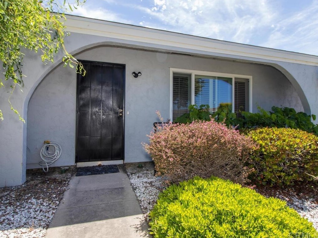 831 Pear Blossom Pl, Oceanside, CA 92057