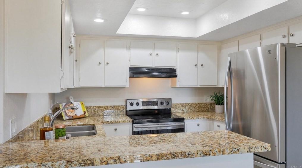706 Ascot Dr, Vista, CA 92083