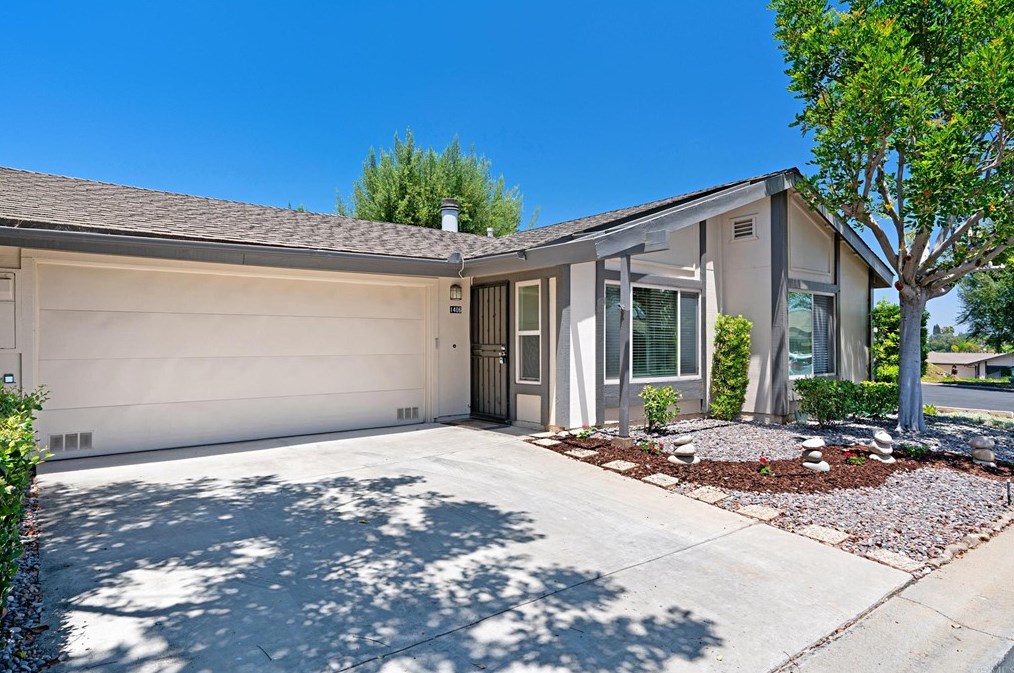 1406 Market St, Vista, CA 92084