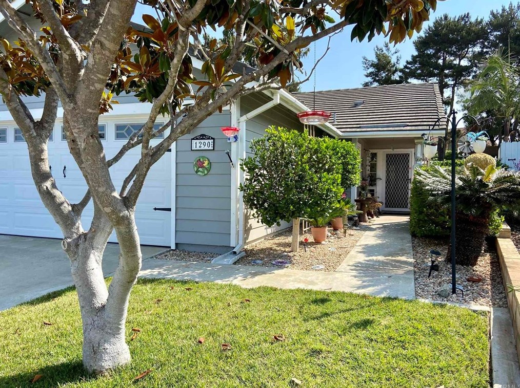 1290 Longfellow Rd, Vista, CA 92081