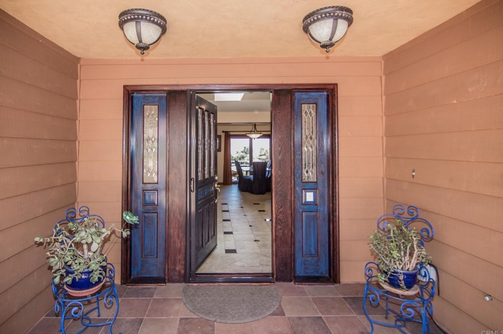 2920 Summit Dr, Escondido, CA 92025-7526
