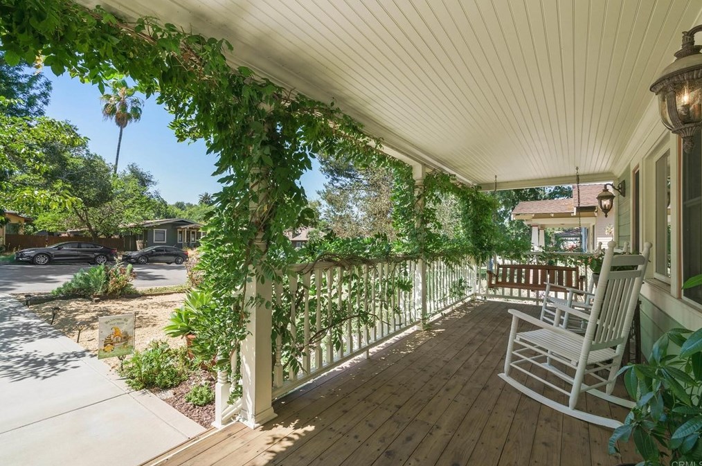 460 6th Ave, Escondido, CA 92025-4319