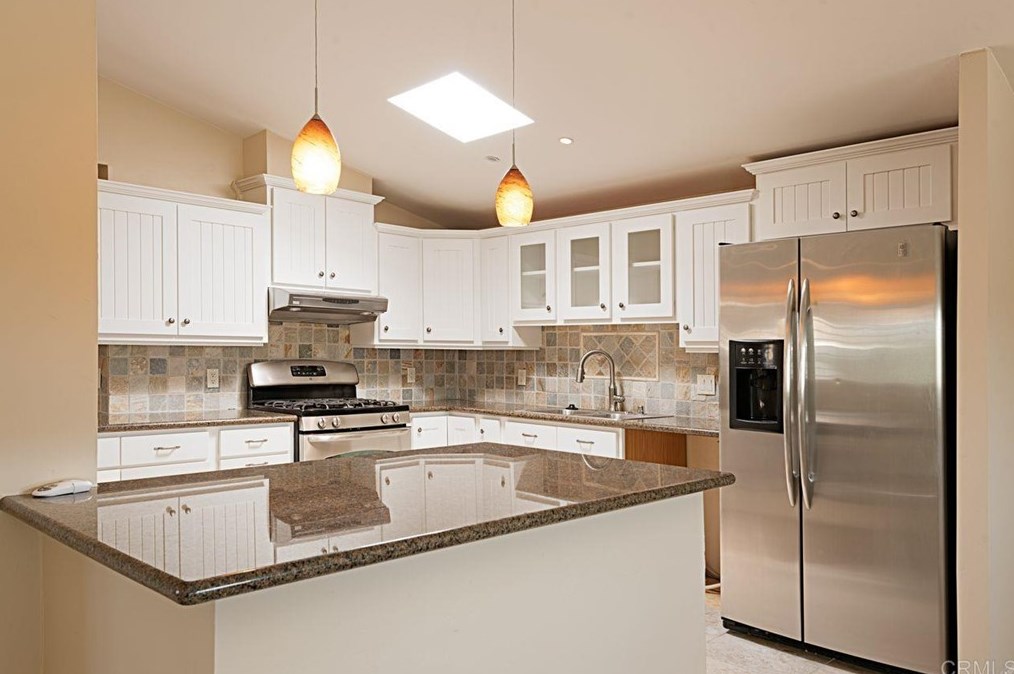 1637 Desert Gln, Escondido, CA 92026-1850