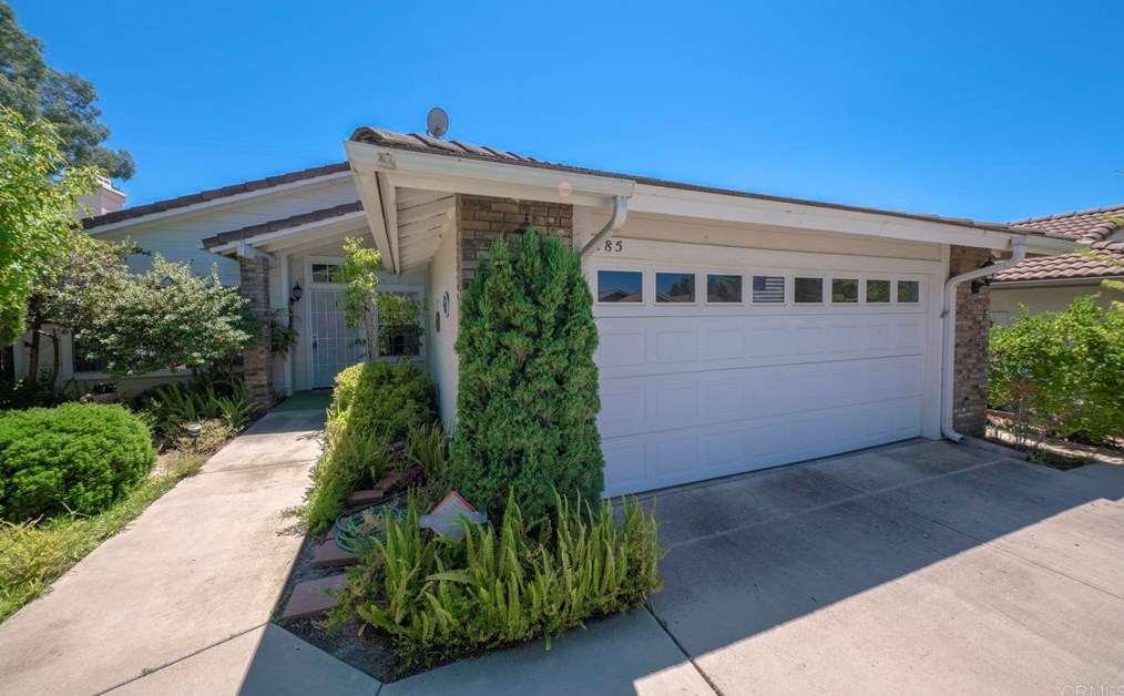 185 Mercedes Rd, Fallbrook, CA 92028-2469
