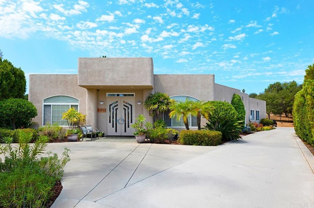 1911 Bear Valley Oaks Rd, Escondido, CA 92025-6300