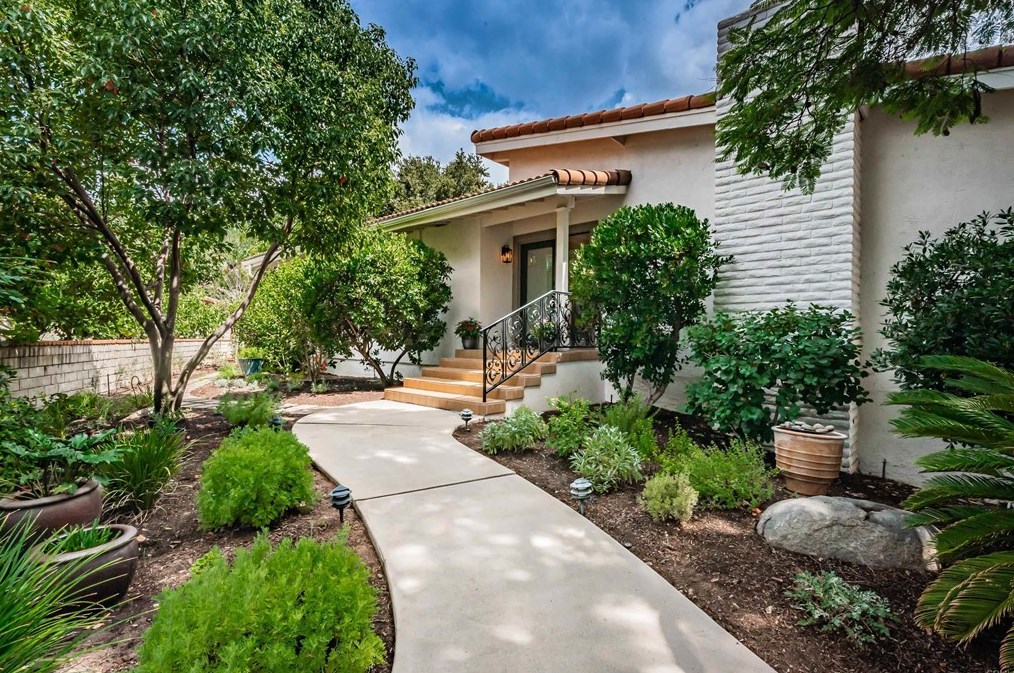 1516 Robyn Rd, Escondido, CA 92025-6239