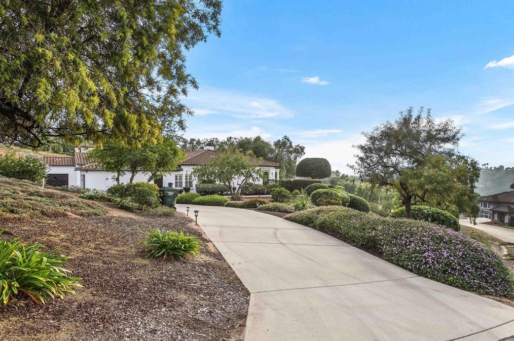 2855 Dos Lomas Pl, Fallbrook, CA 92028-8699