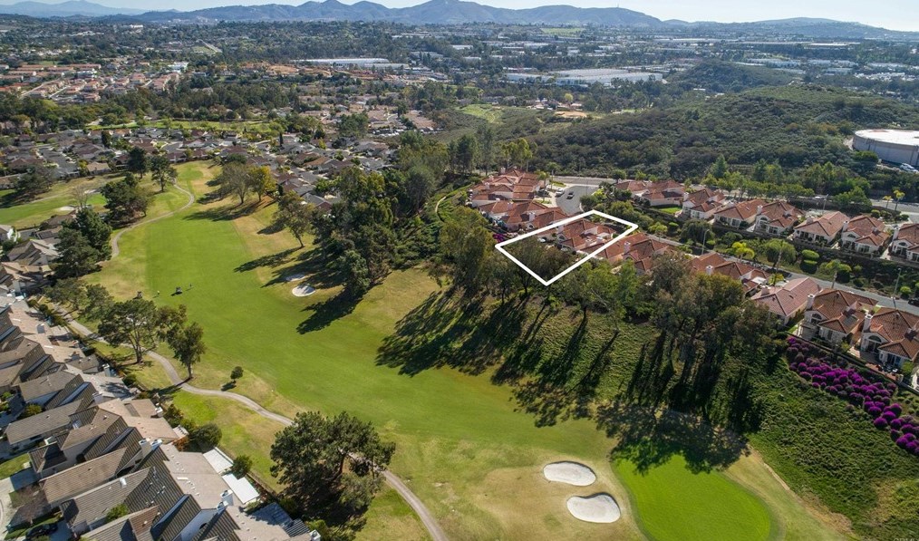 2420 Links Way, Vista, CA 92081