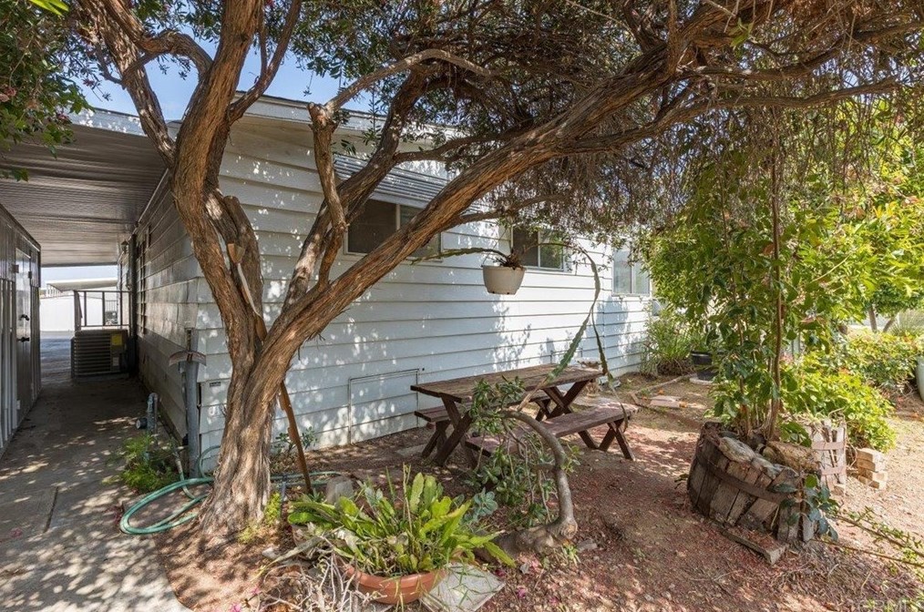 211 N Citrus Ave #121, Escondido, CA 92027
