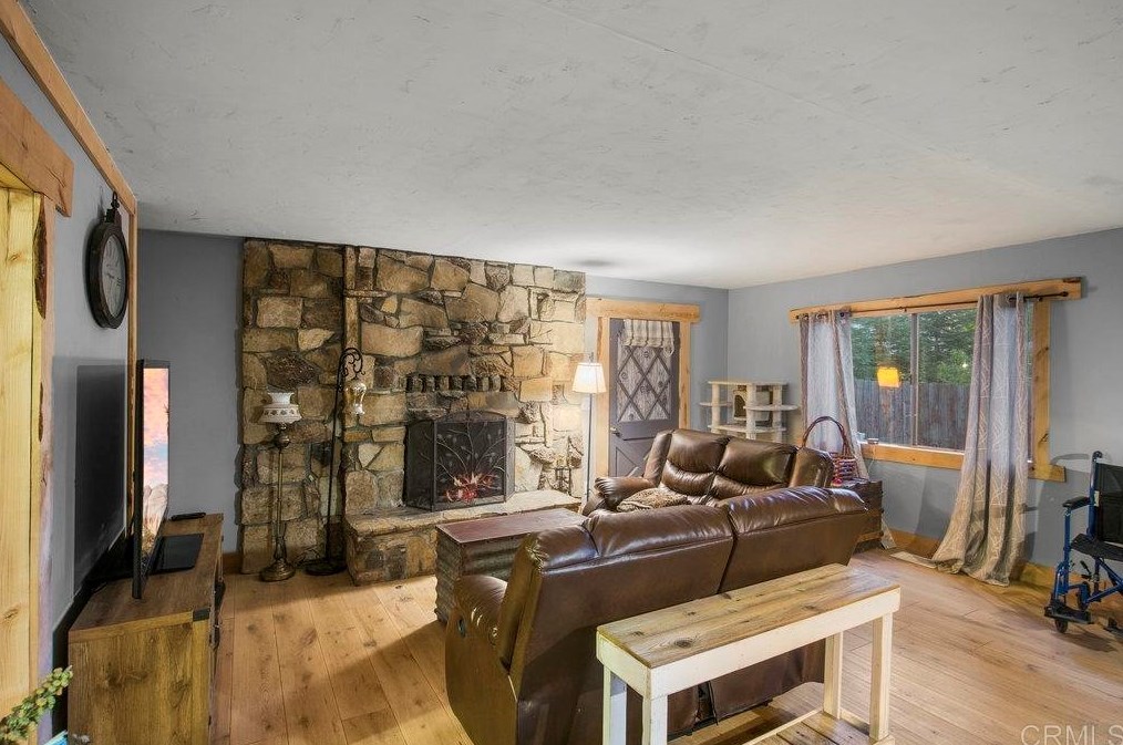 2526 Palo Alto Way, Running Springs CA  92382 exterior