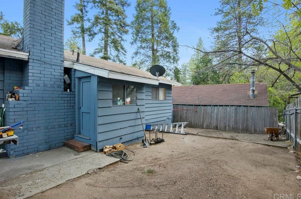 2526 Palo Alto Way, Running Springs CA  92382 exterior