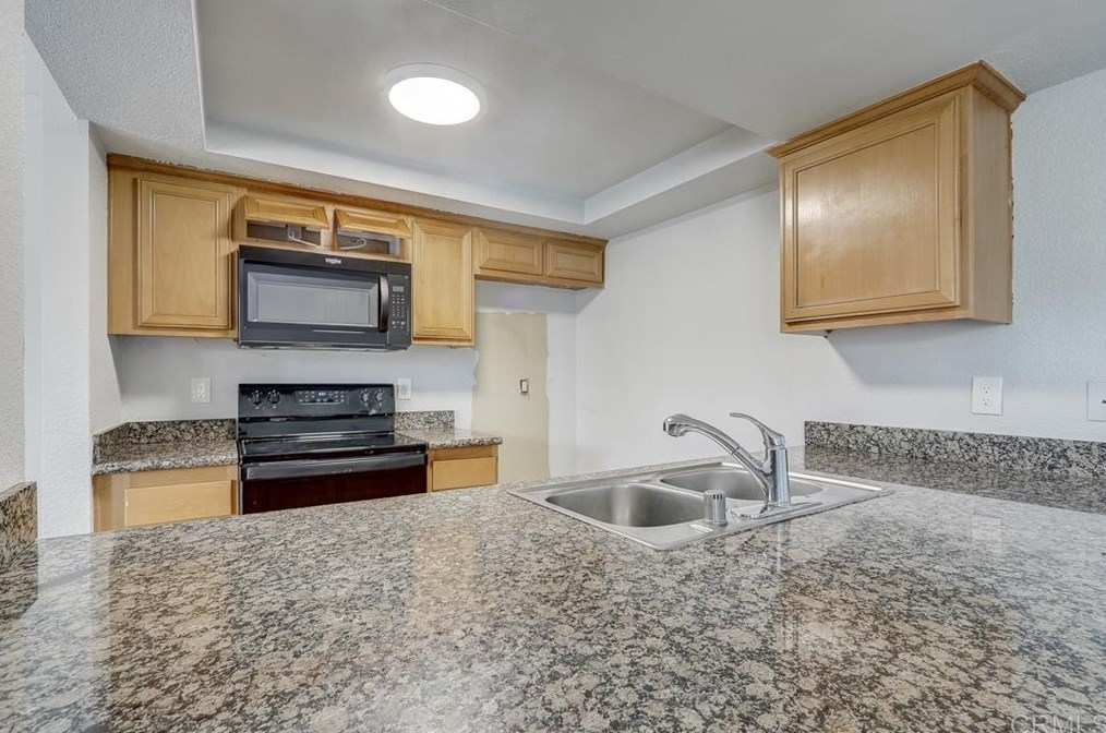 340 15th Ave, Escondido, CA 92025-6079