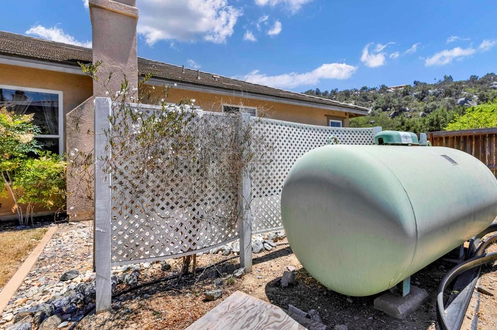 28232 Meadow Glen Way W, Escondido, CA 92026