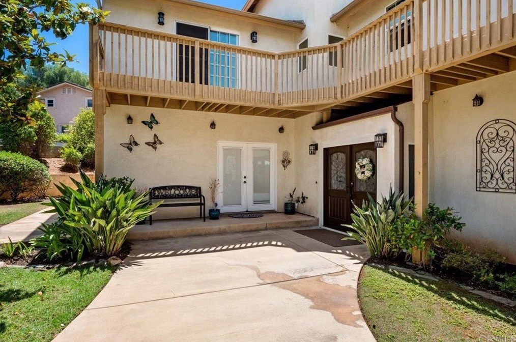 1358 La Honda Dr, Escondido, CA 92027-1206
