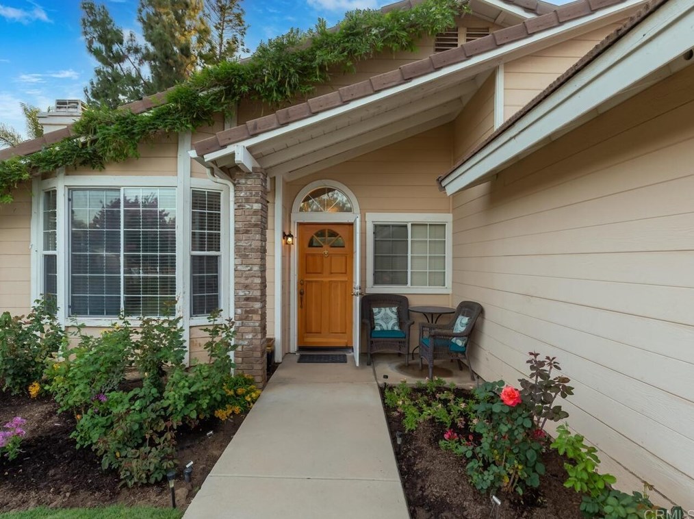 111 Mercedes Rd, Fallbrook, CA 92028-2400