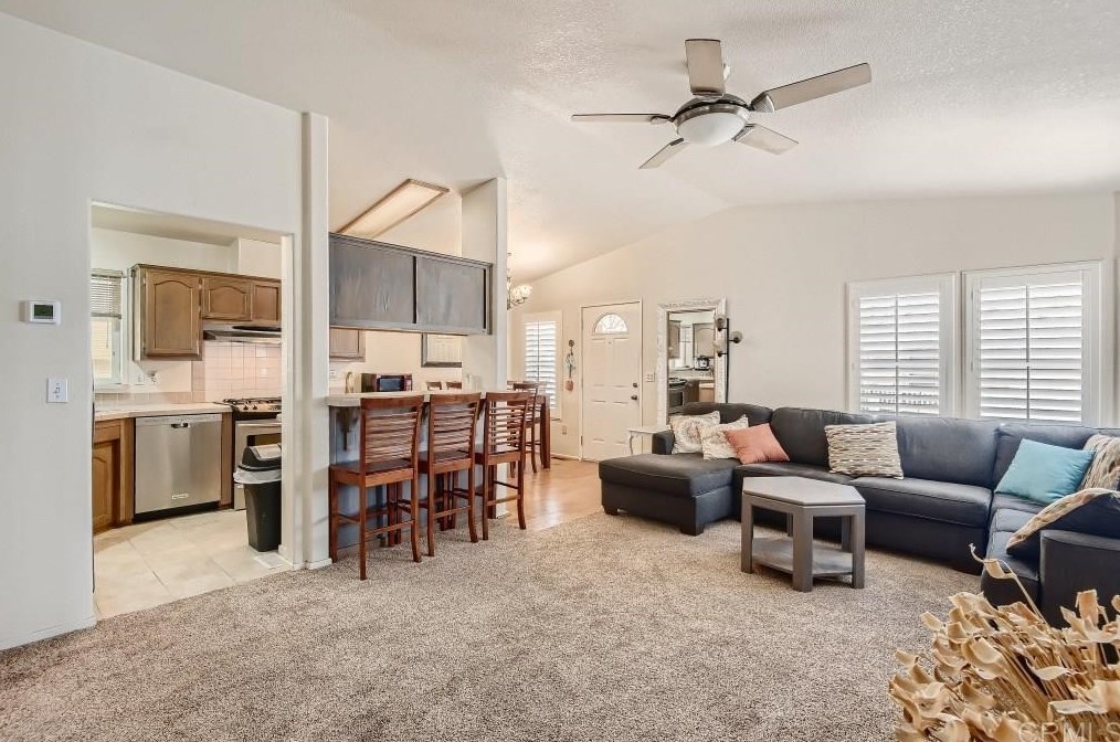 245 W Bobier #40, Vista, CA 92083