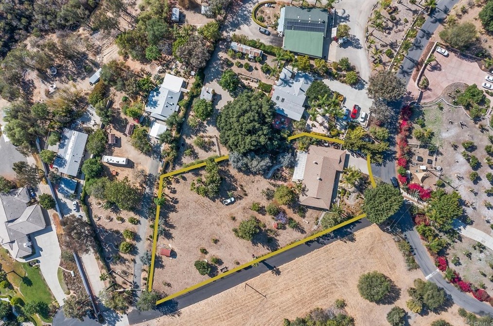 1104 El Paisano Dr, Fallbrook, CA 92028-1120