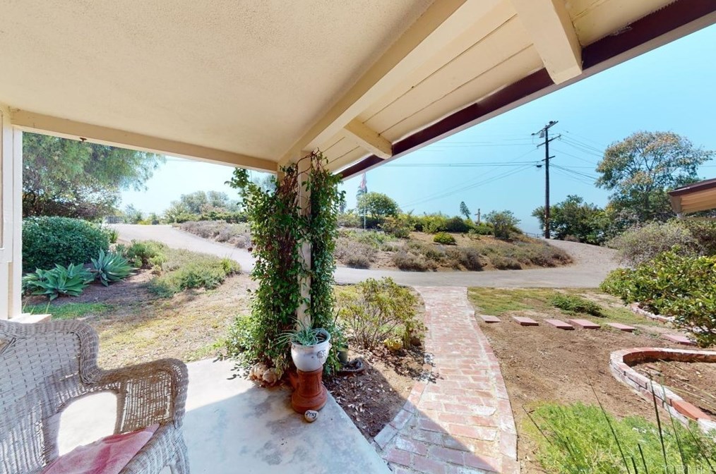 1940 Stonewall Ln, Vista, CA 92084