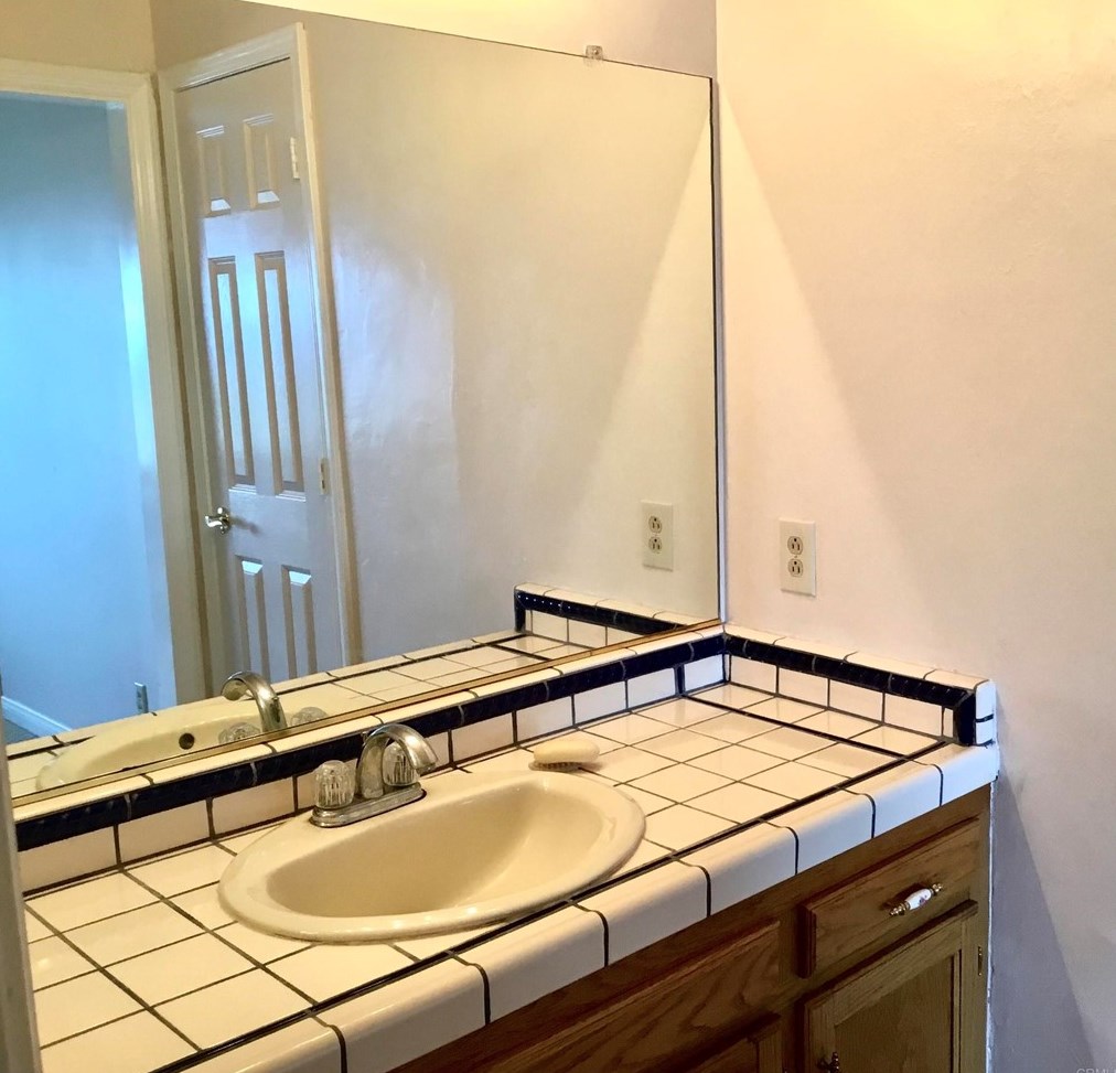 4592 Sleeping Indian Rd, Fallbrook CA  92028-8873 exterior