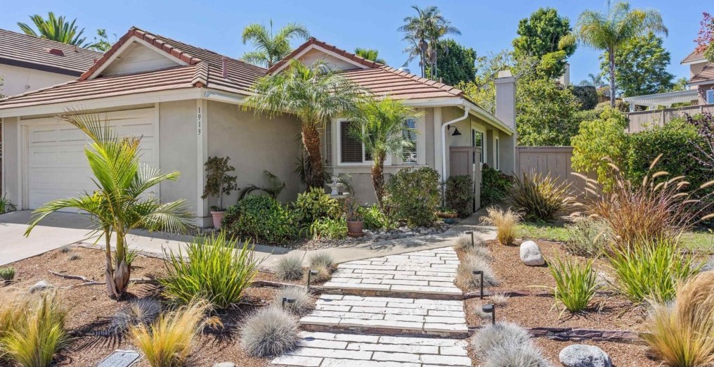 1913 Rosewood St, Vista, CA 92081
