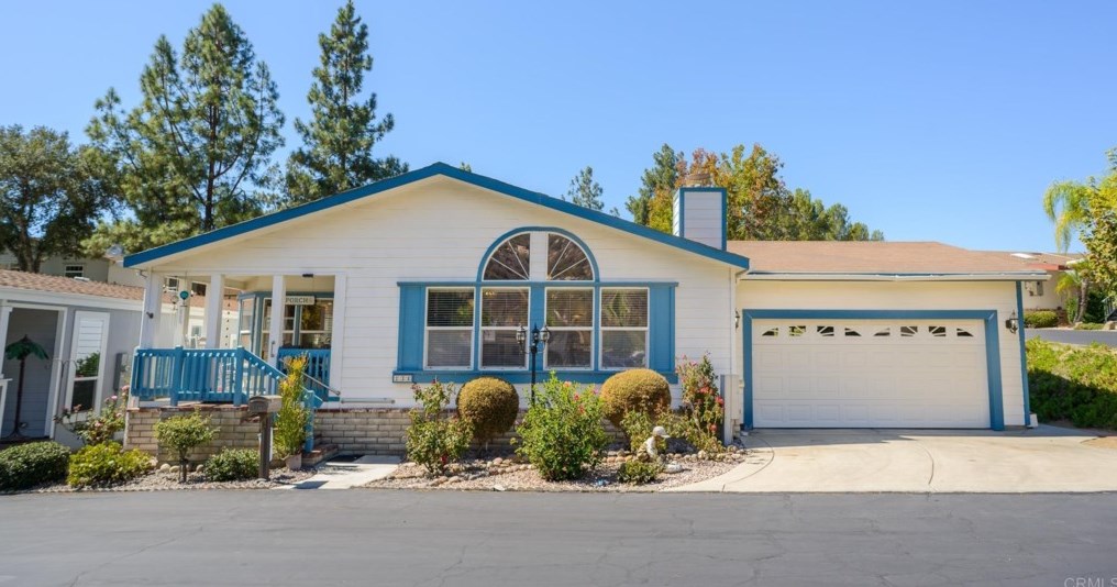 8975 Lawrence Welk #134, Escondido, CA 92026