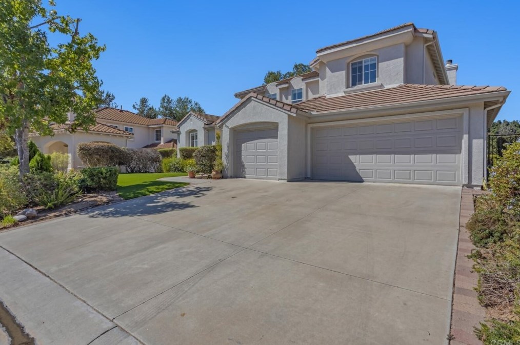 2177 Stone Castle, Fallbrook, CA 92028-4490