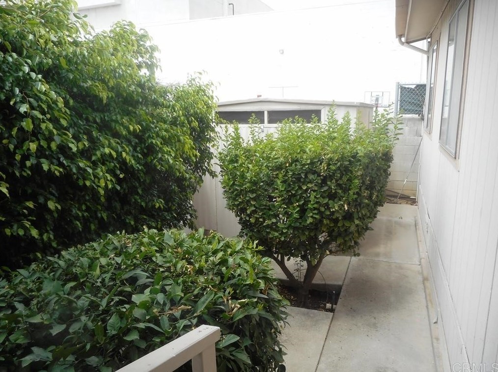 211 Citrus Ave, Escondido CA  92027-3435 exterior