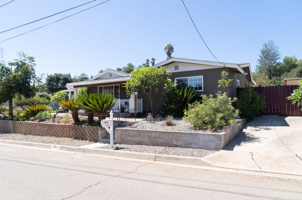 1226 Calvin Ln, Escondido, CA 92025
