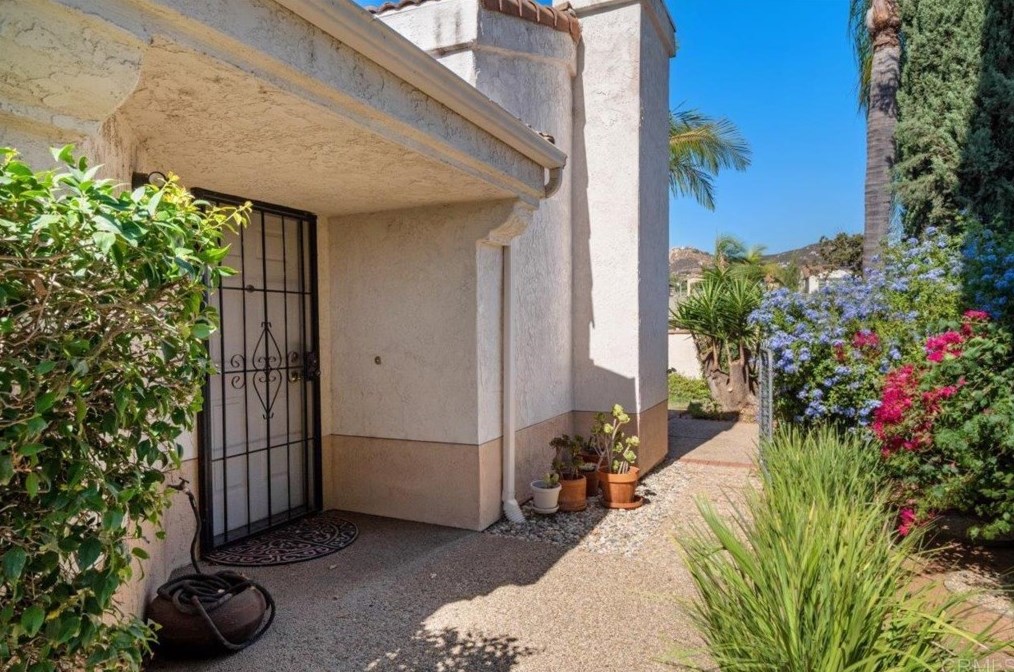1762 Solana Gln, Escondido, CA 92026-1857