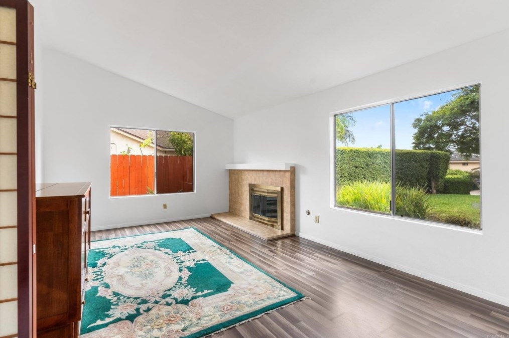 1914 Laurel Rd, Oceanside, CA 92054
