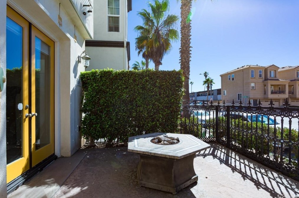 690 N Cleveland St, Oceanside, CA 92054