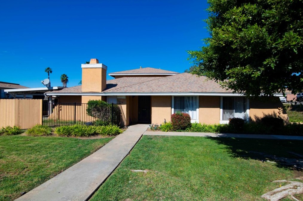 1254 Monique Ct, Vista, CA 92084