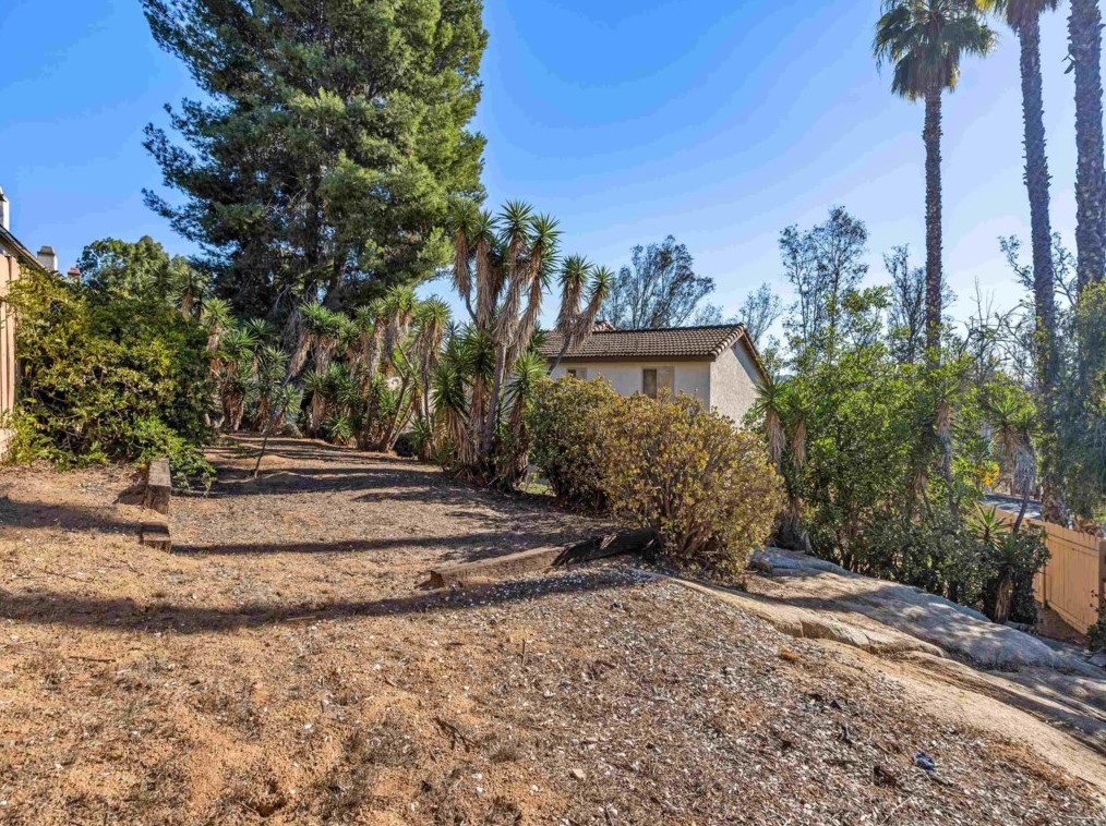 1268 Avocado Ave, Escondido CA  92026-2417 exterior
