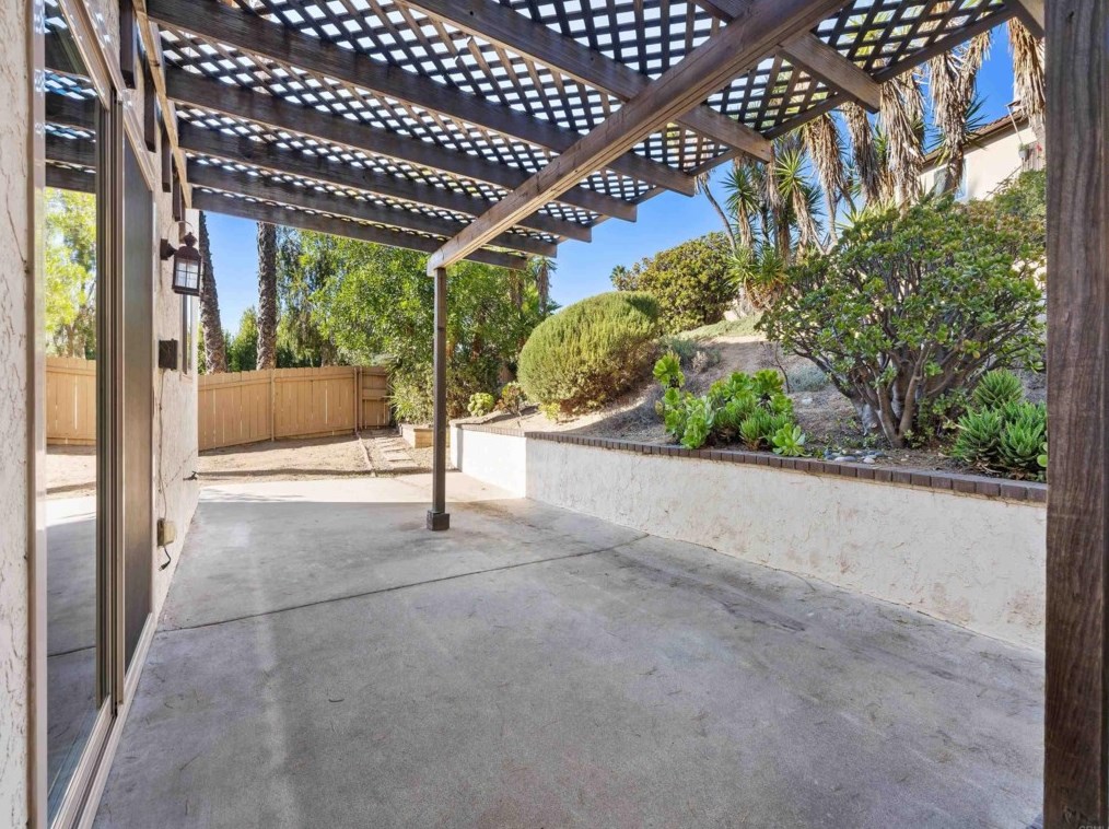 1268 Avocado Ave, Escondido CA  92026-2417 exterior