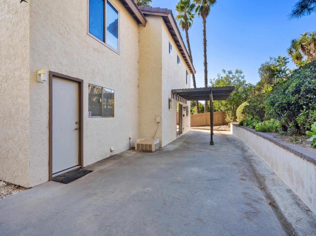 1268 Avocado Ave, Escondido CA  92026-2417 exterior