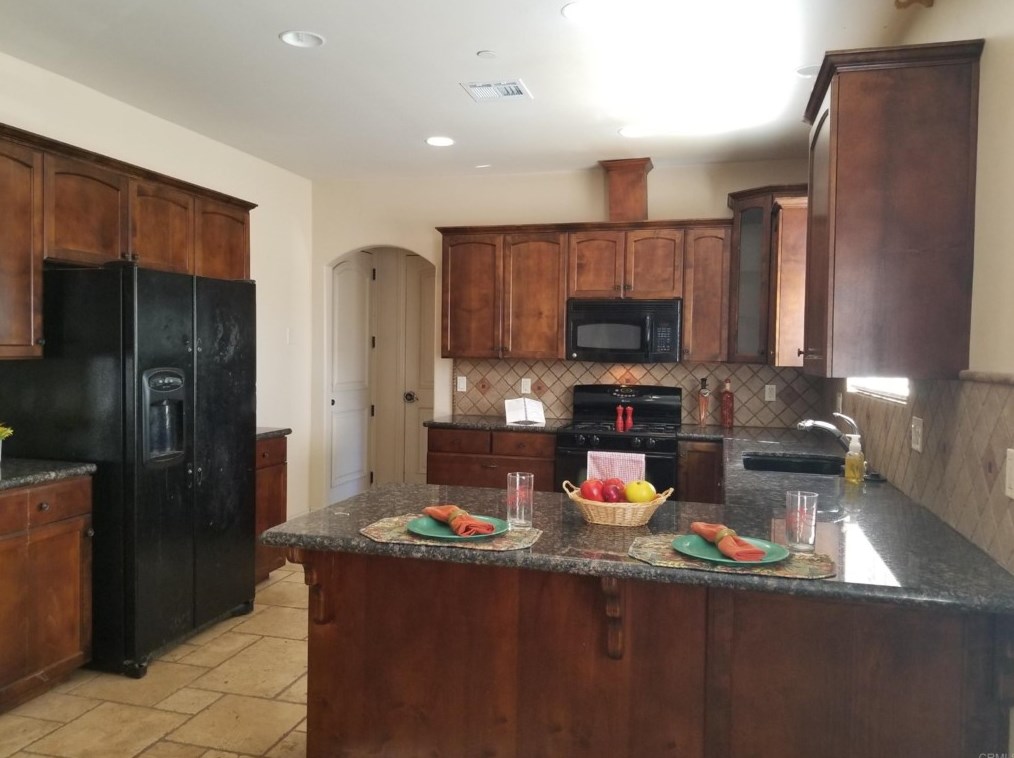 1429 Devin Dr, Fallbrook, CA 92028-4272