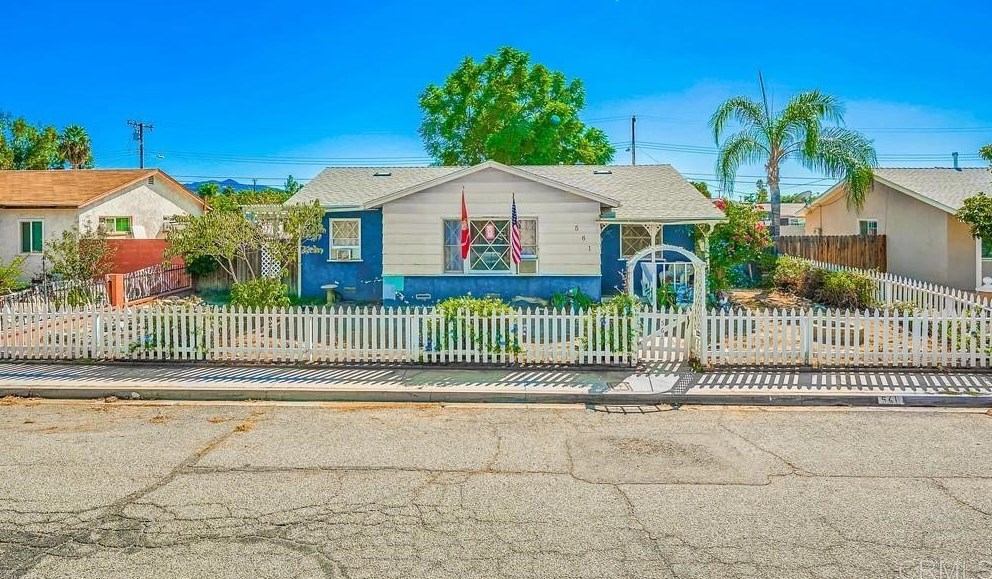 561 Kit Ave, Hemet, CA 92543-2917