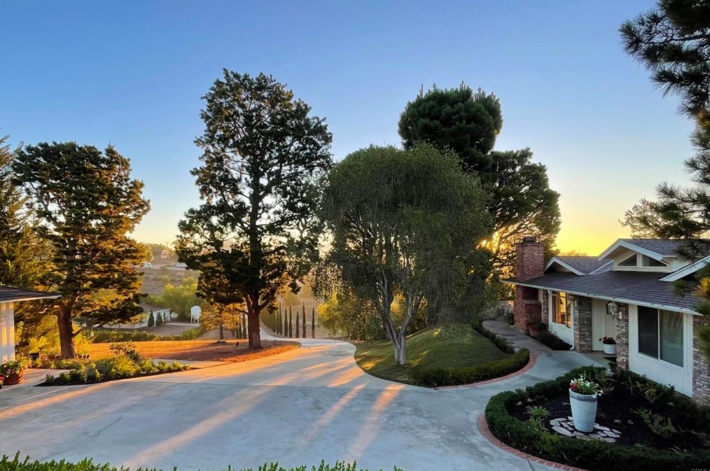 3335 Olive Hill Rd, Fallbrook, CA 92028-8295
